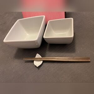 New 4 Piece Bowl and Chopsticks Gift Set